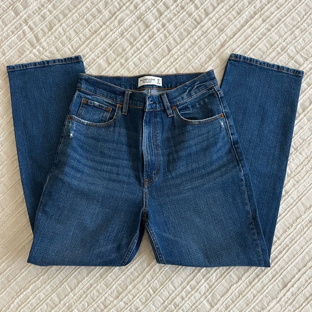 Abercrombie Ultra High Rise Ankle Straight Jean - Picture 3 of 8